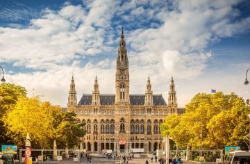 Wiener Rathaus im Herbst