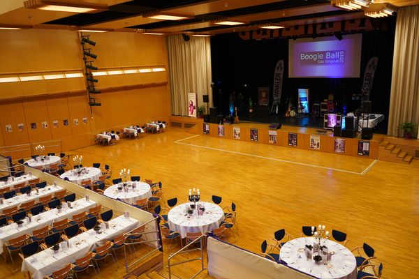 Boogie Ball Hauptsaal mit Bühne