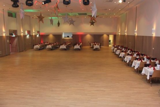 BRUNO Festsaal Tanzfläche und Tische
