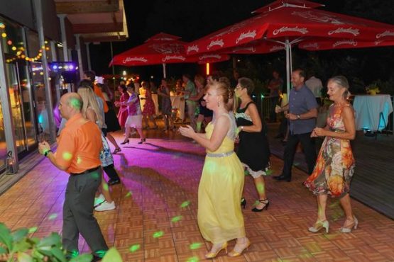 Sommer-Tanz-Party Tanzfläche Außenbereich